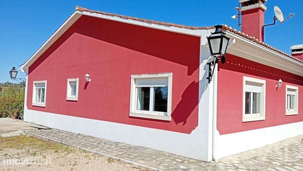 Moradia isolada T3 em São Pedro de Tomar de 300 m2 - Grande imagem: 3/21