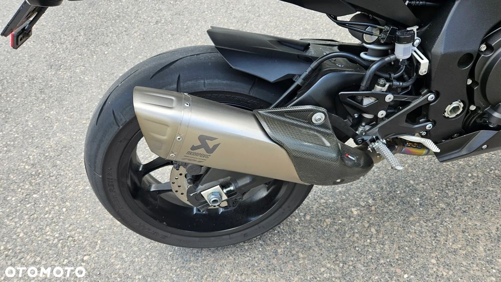 Yamaha R1 - 4