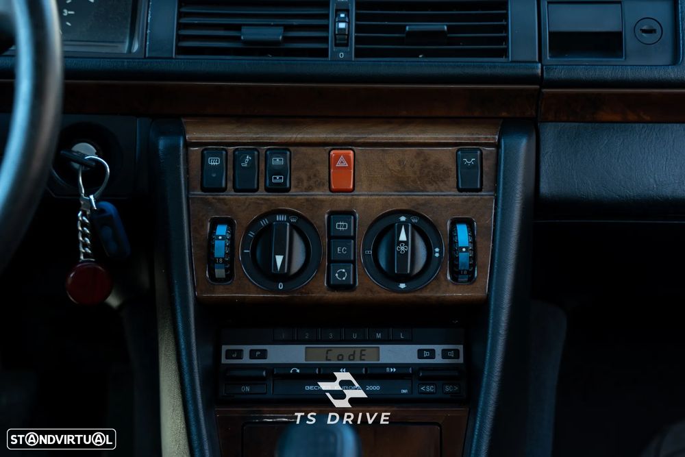 Mercedes-Benz 230 CE - 14