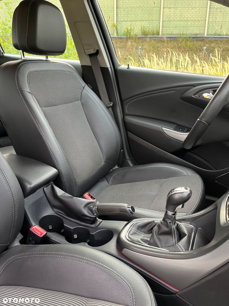 Opel Astra 1.4 T Cosmo - 14