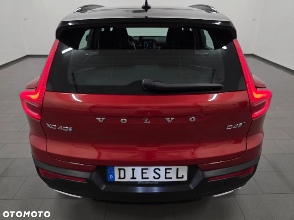 Volvo XC 40 D4 AWD R-Design - 36