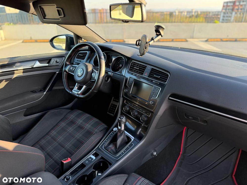 Volkswagen Golf - 15