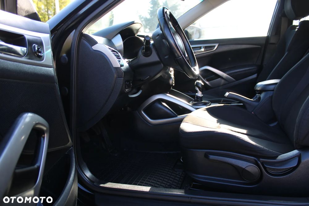 Hyundai Veloster 1.6 Premium - 22