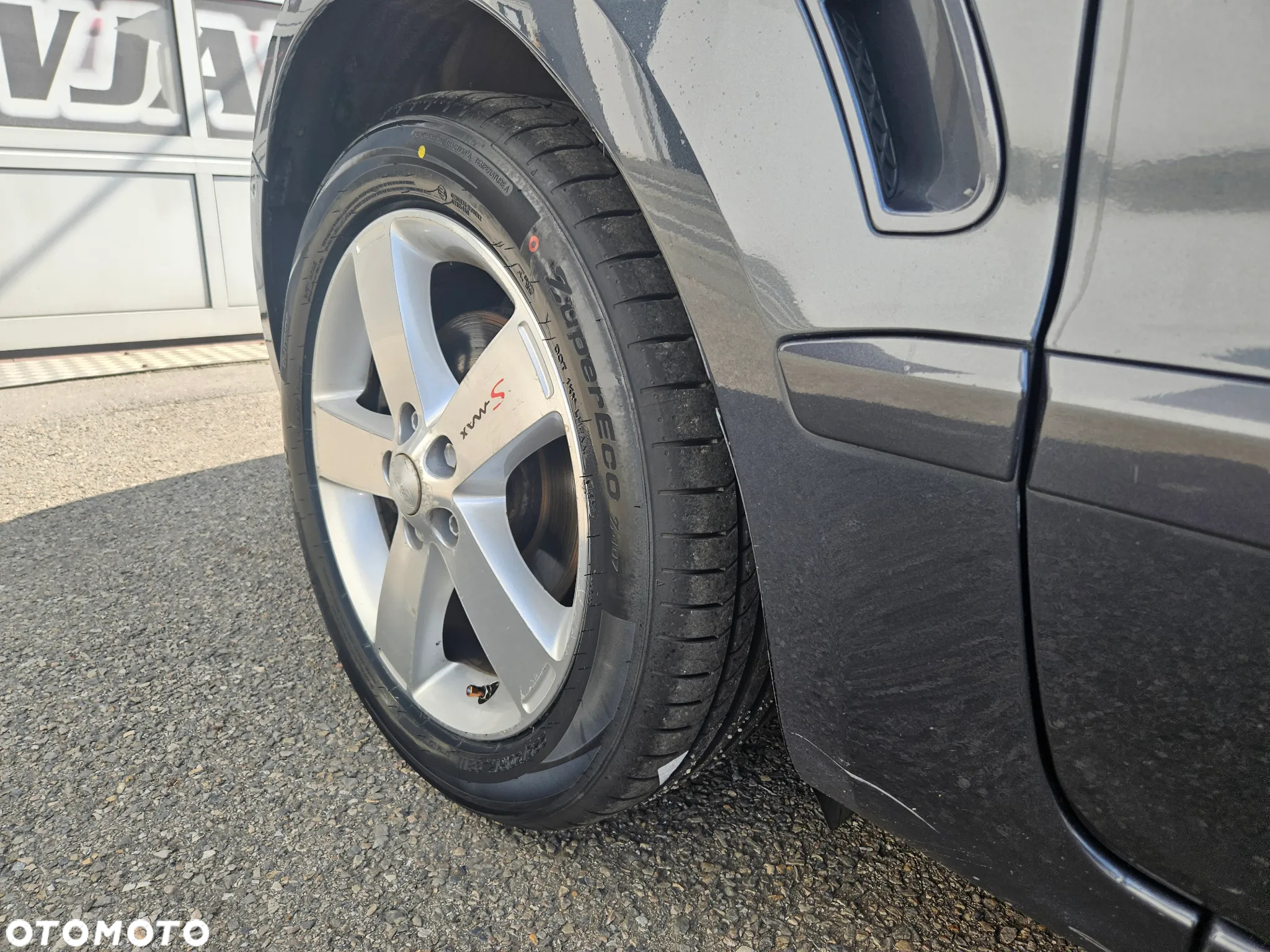 Ford S-Max - 12