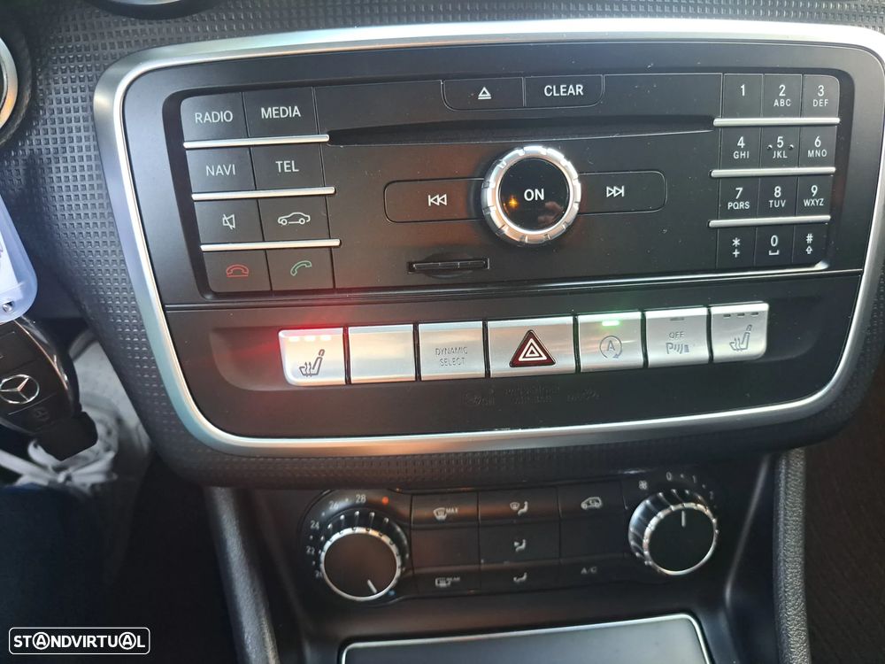 Mercedes-Benz A 180 7G-DCT Urban - 32