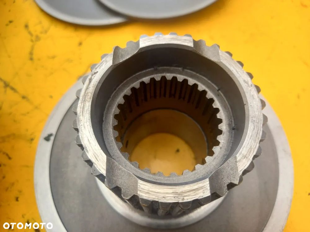 Kosz przedniego napędu Z48 przystawka Massey Ferguson 6180 - 8