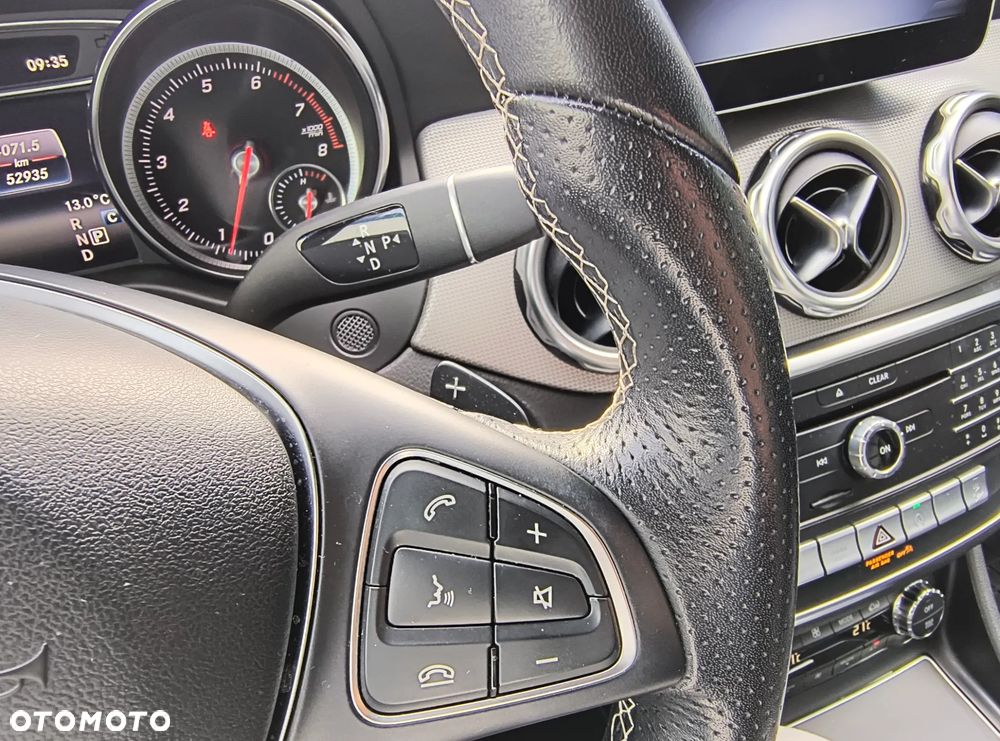 Mercedes-Benz GLA 250 4Matic 7G-DCT - 16