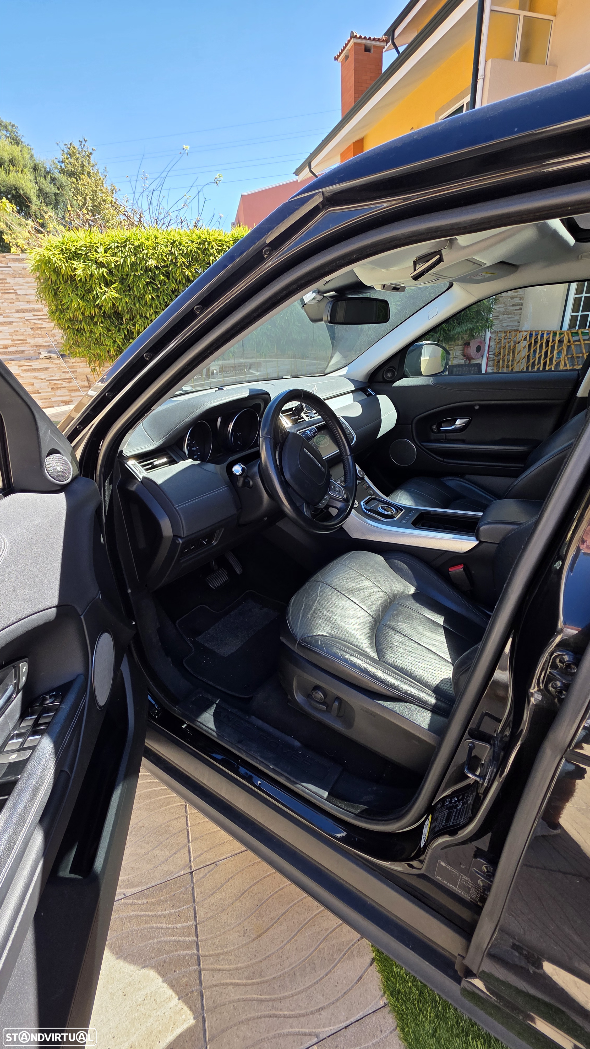 Land Rover Range Rover Evoque 2.0 D150 AWD R-Dynamic Auto - 2