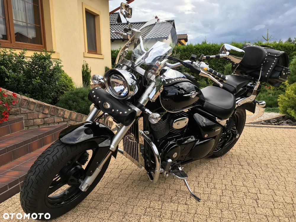 Suzuki Intruder - 1