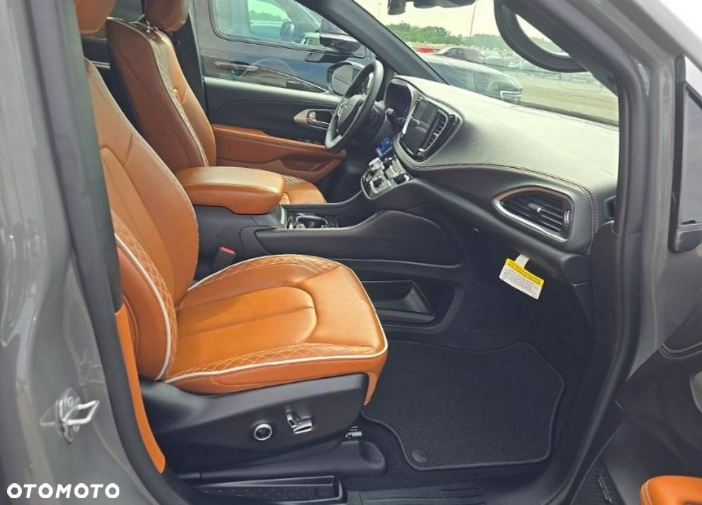 Chrysler Pacifica - 10