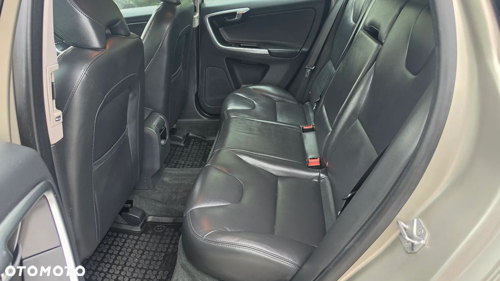 Volvo XC 60 D4 Summum - 16