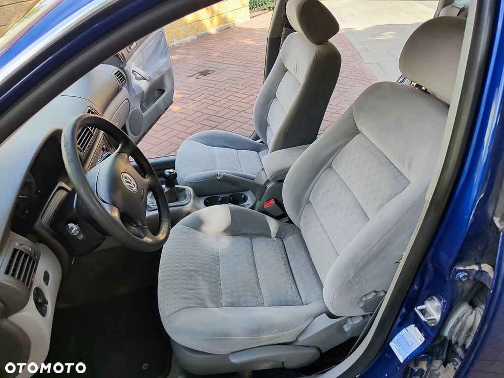 Volkswagen Passat 1.6 Comfortline - 20