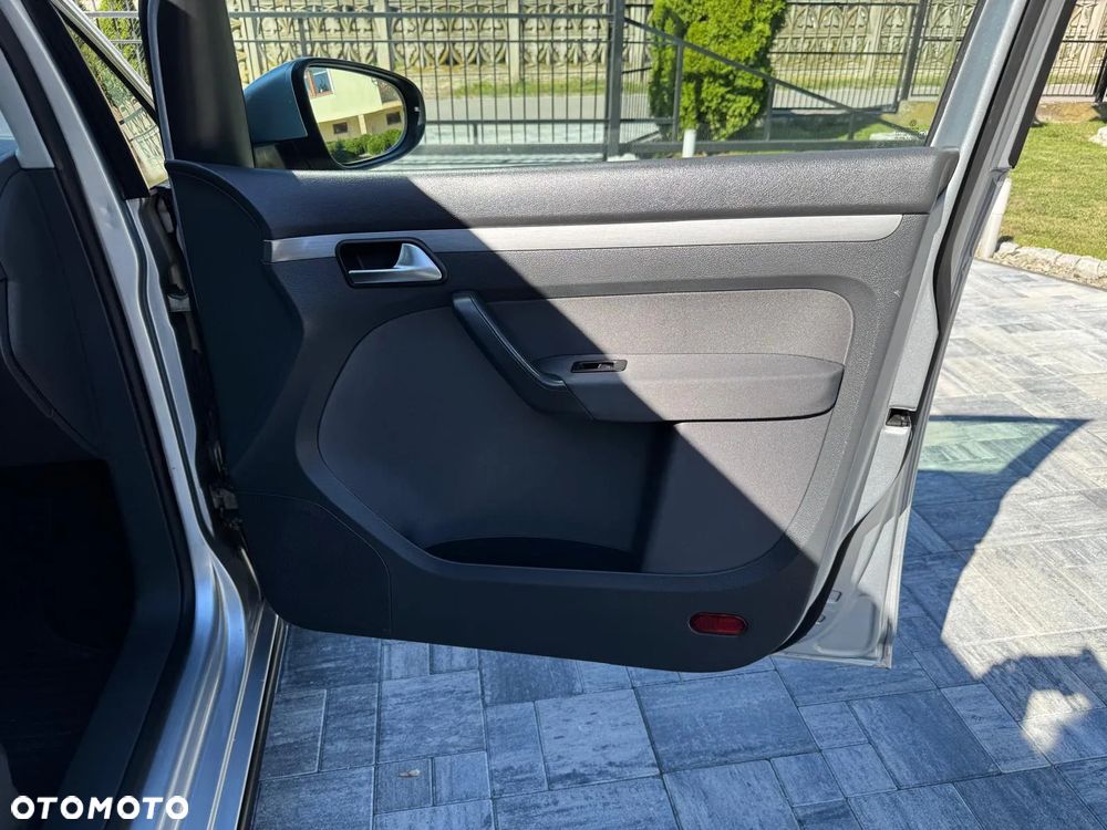 Volkswagen Touran 1.6 TDI DPF BlueMotion Technology Highline - 17