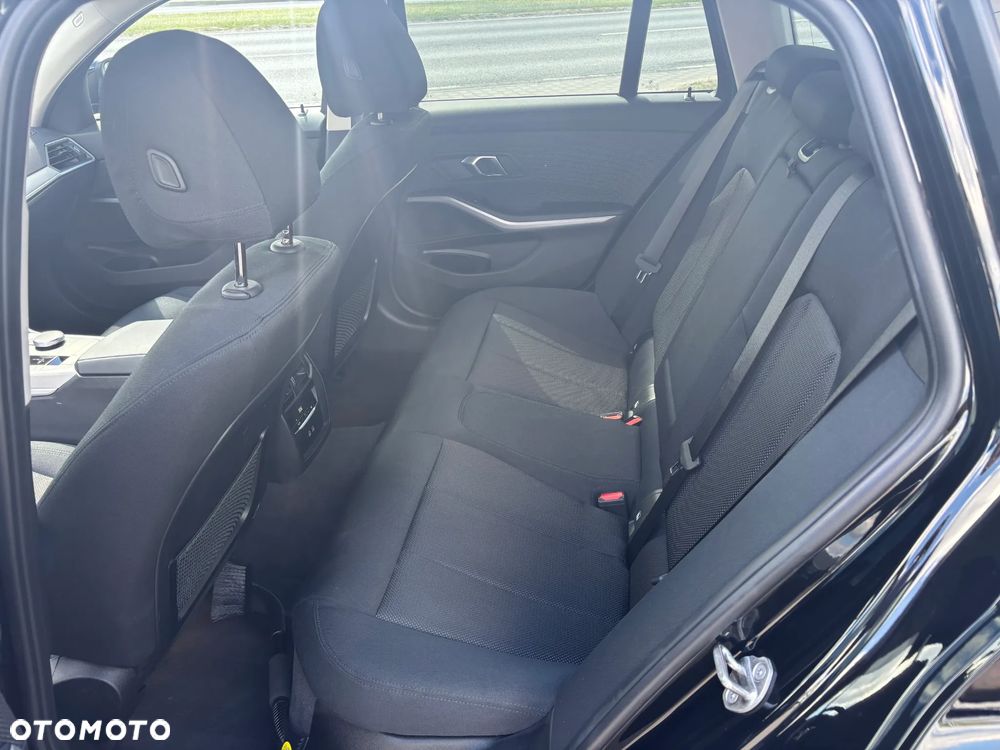 BMW Seria 3 320e - 28