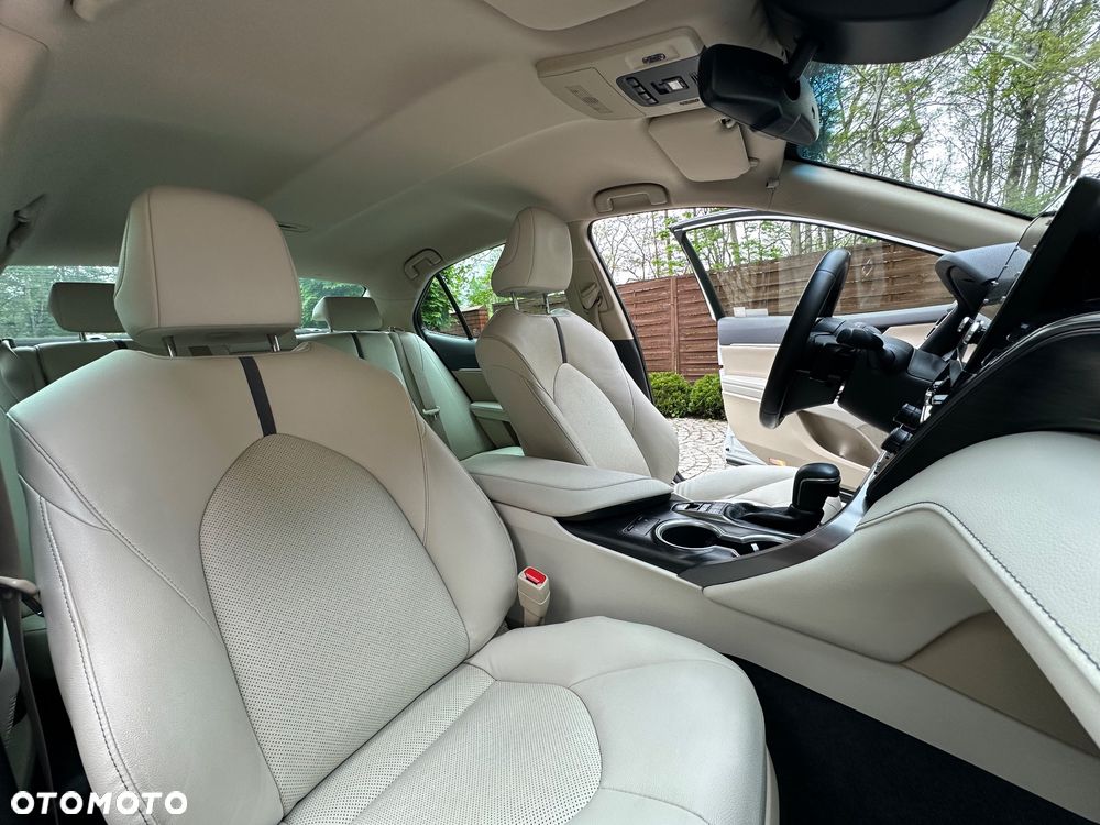 Toyota Camry 2.5 Hybrid Executive CVT - 3