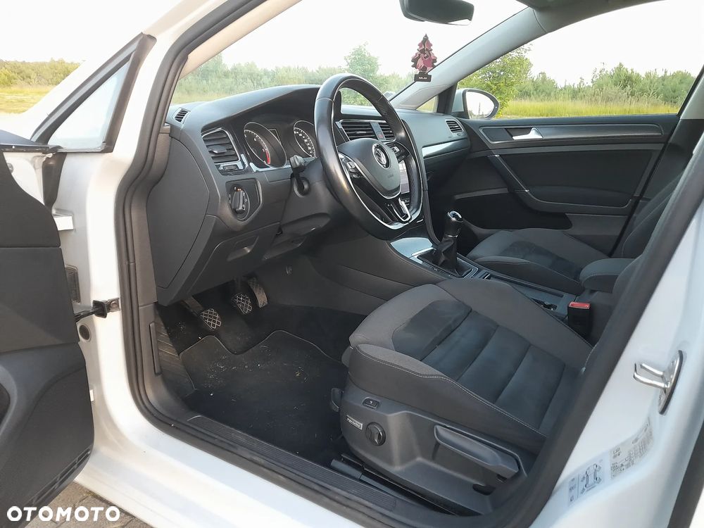 Volkswagen Golf - 22