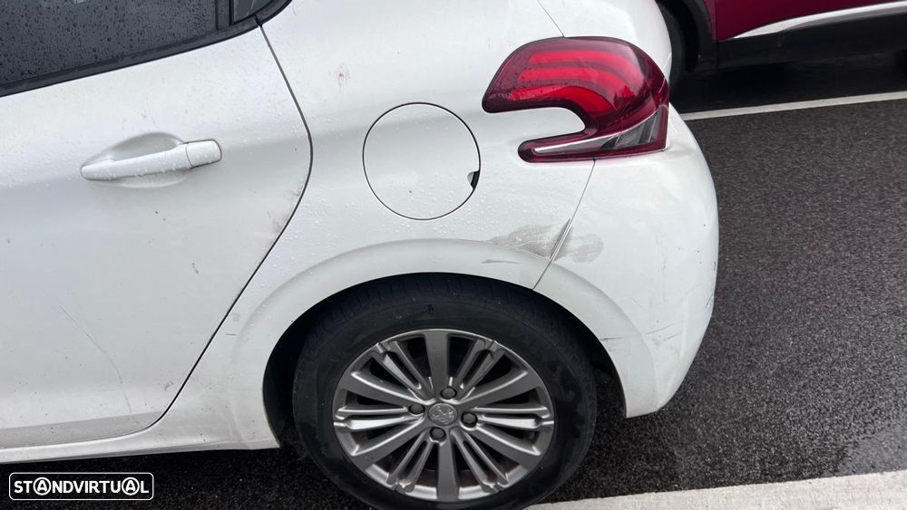 Peugeot 208 1.2 PureTech Signature - 4