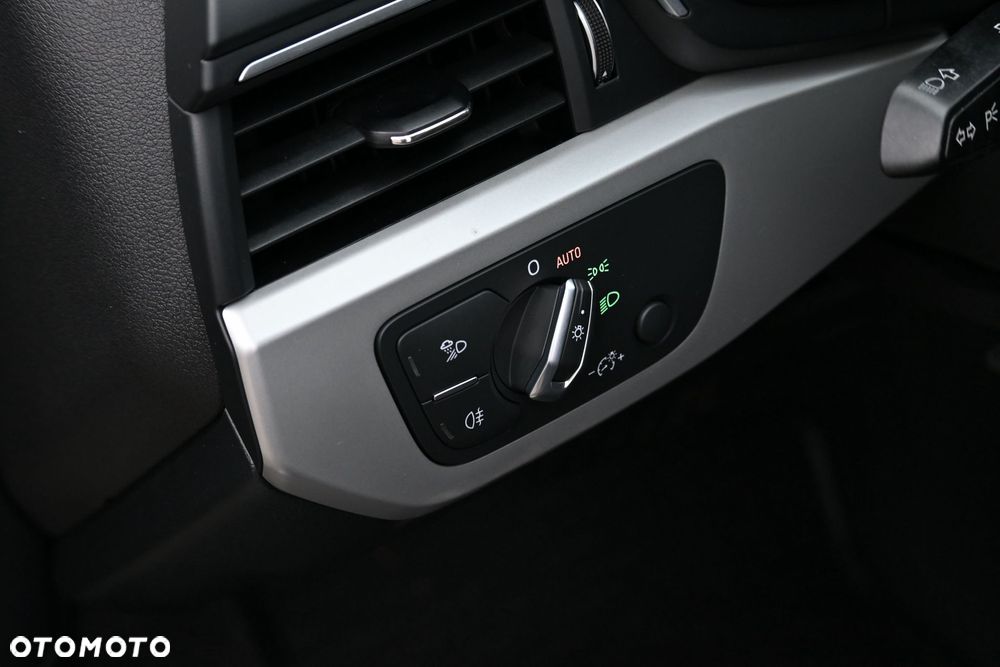 Audi A4 Avant 2.0 TDI Sport S tronic - 30