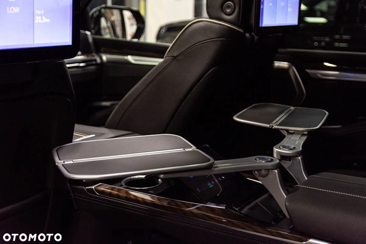 Cadillac Escalade - 13