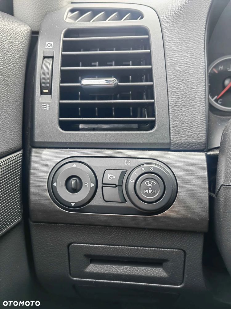 Chevrolet Captiva 2.0 d LT medium 5os - 10