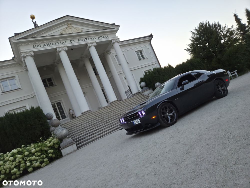 Dodge Challenger - 8