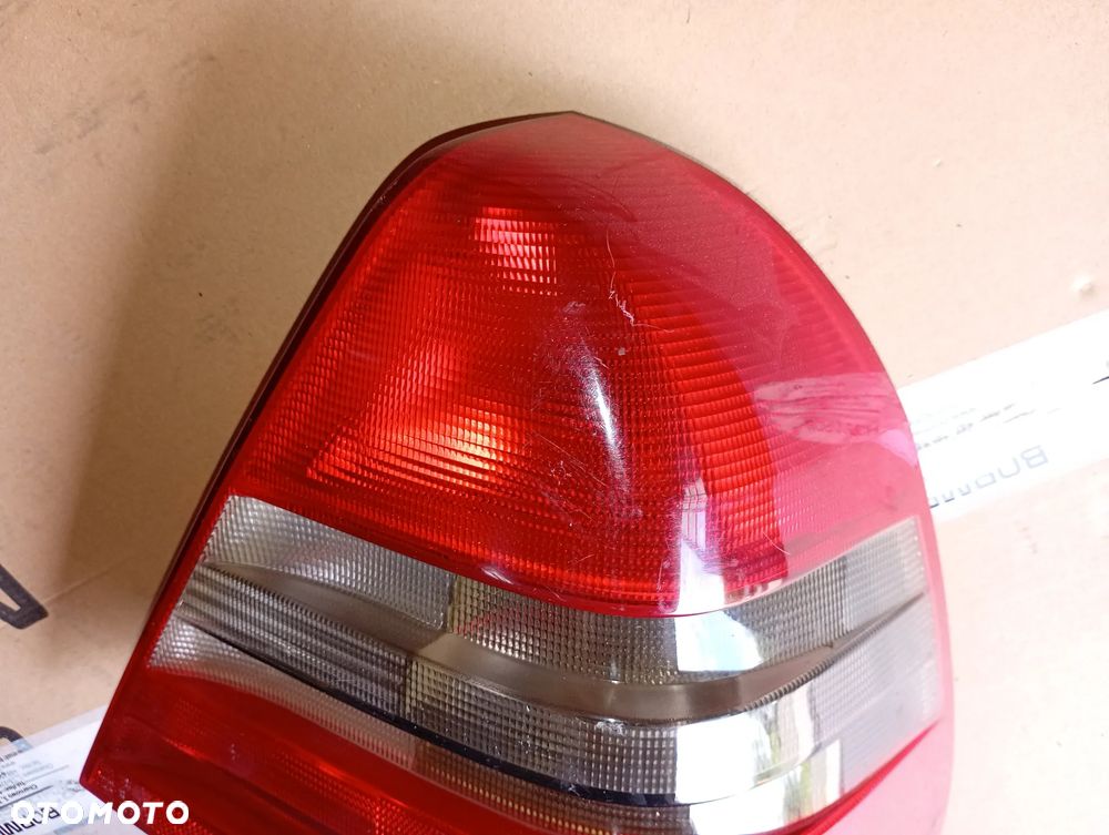 Mercedes C-klasa 202 sedan tylna lampa - 7
