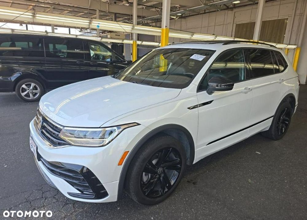 Volkswagen Tiguan - 1