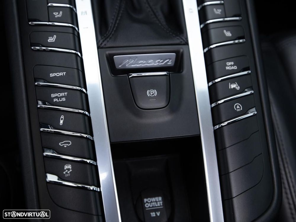 Porsche Macan Turbo - 25