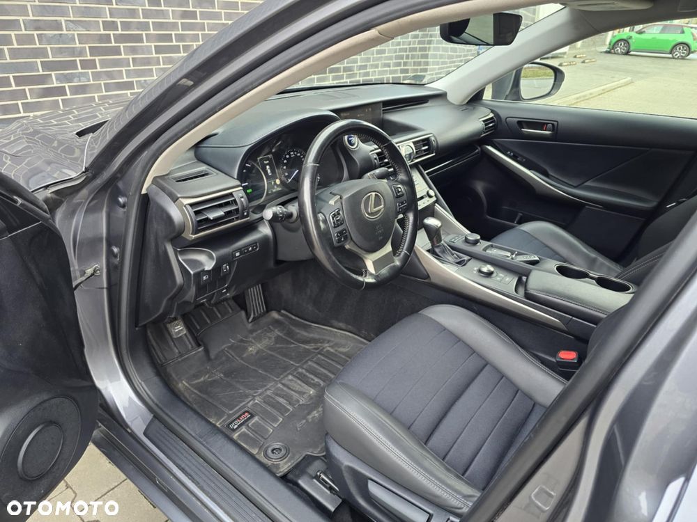 Lexus IS 300h F Sport EU6 - 18