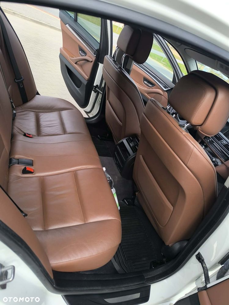 BMW Seria 5 525d xDrive - 11