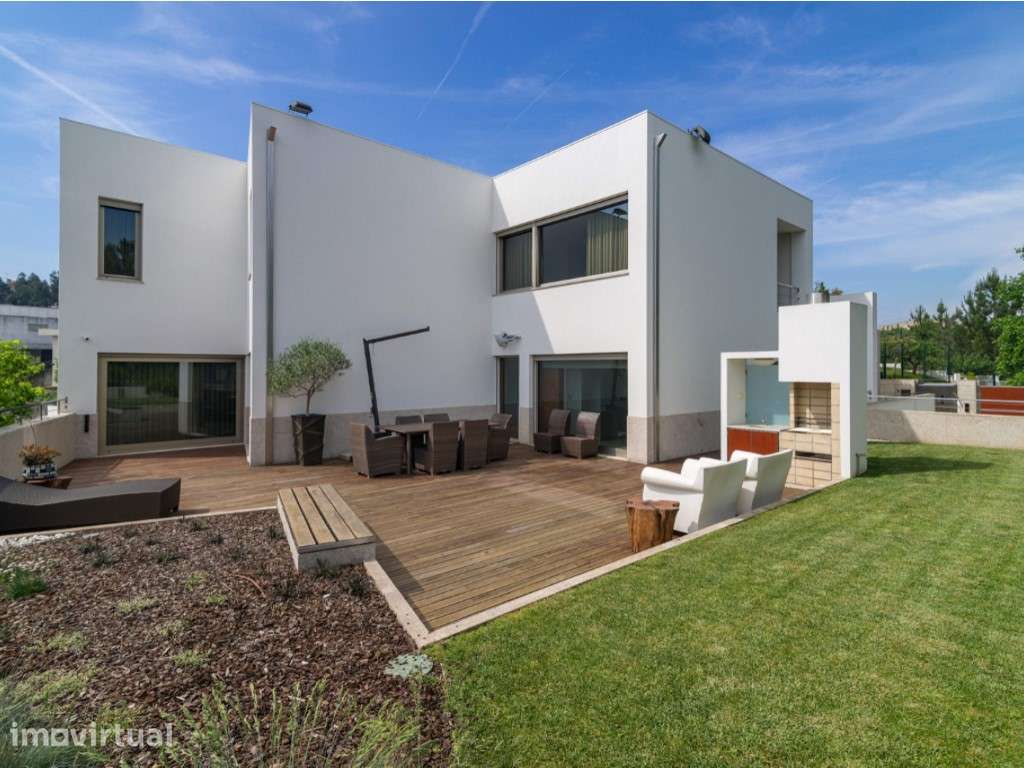 Moradia V3 com jardim e piscina na Trofa - Grande imagem: 2/39