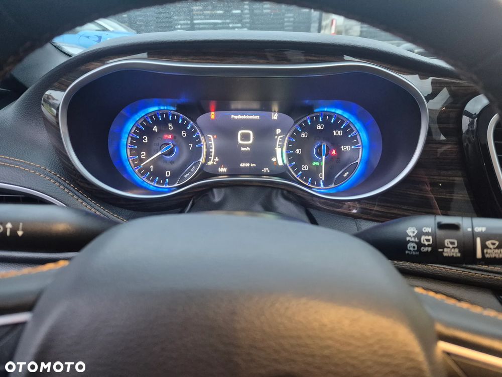 Chrysler Pacifica - 30