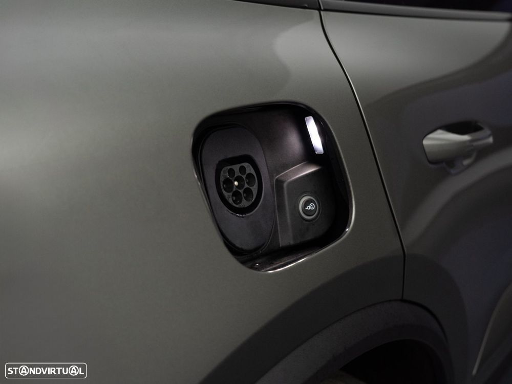 Porsche Macan Electric 4 - 16