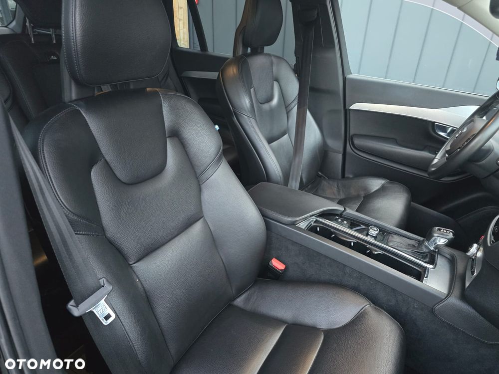 Volvo XC 90 D5 AWD Geartronic RDesign - 25