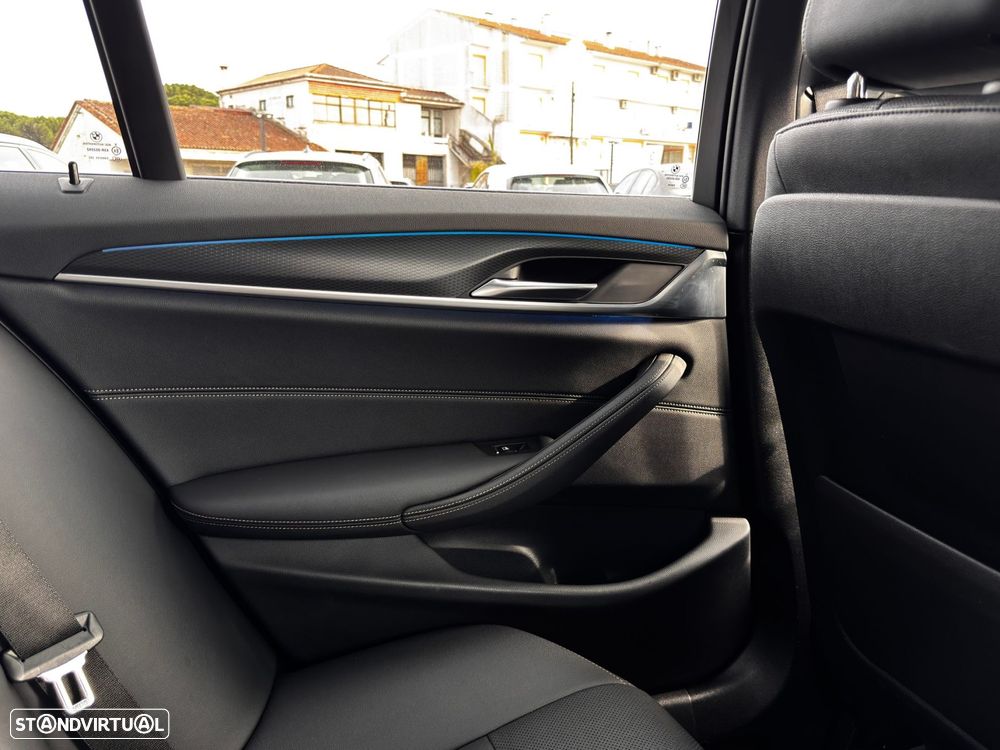 BMW 530 e Pack M - 18