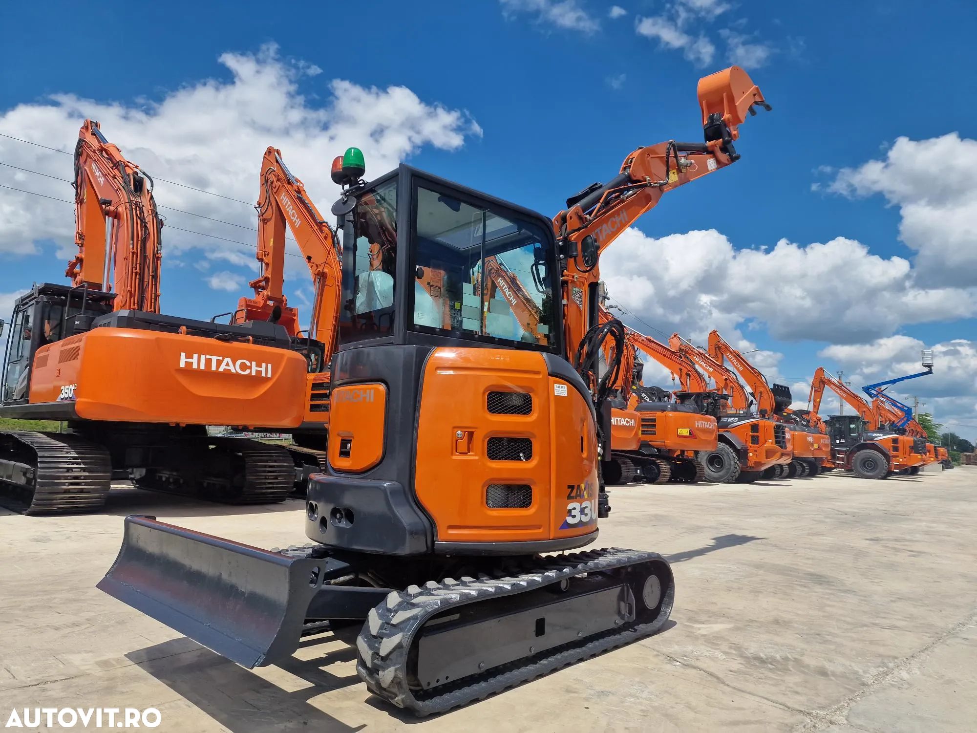 Hitachi ZX33, 3,7 tone, 2023/05, 1.163h, CUPLA RAPIDA+3 CUPE NOI, Senile 80% bune, Instalatia de picon pe brate, Sistem antifurt, Aer conditioinat, adanc sapare 4mc, ridica tevi de 2,5tone, STARE FOARTE BUNA< CA NOU, posibilitate leasing 4 ani-36900 EUR+Tva - 1