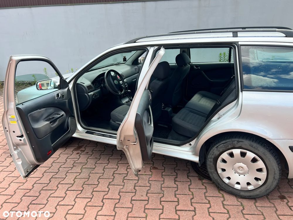 Skoda Octavia 1.6 Combi - 6