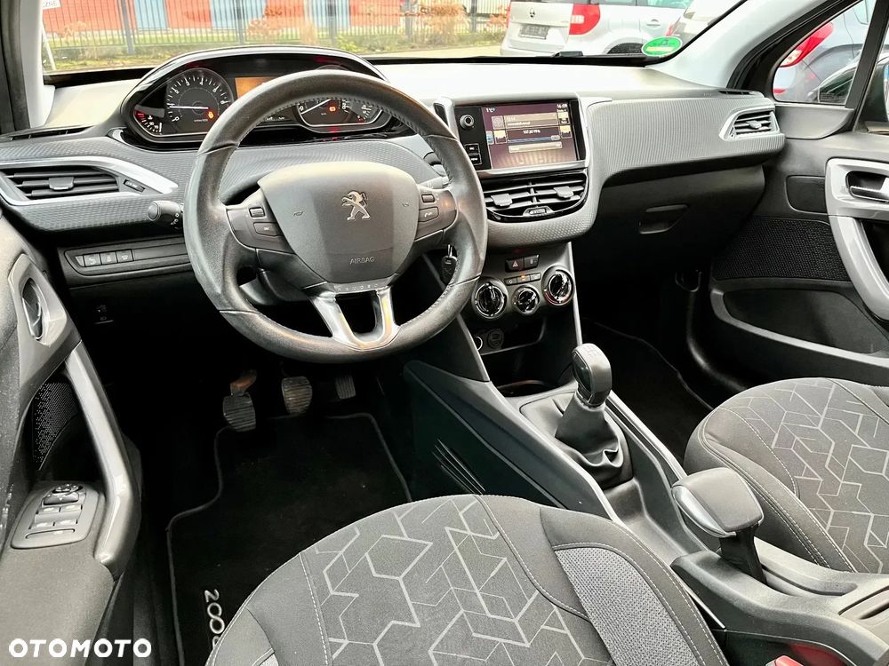 Peugeot 2008 1.2 Pure Tech Style S&S - 12