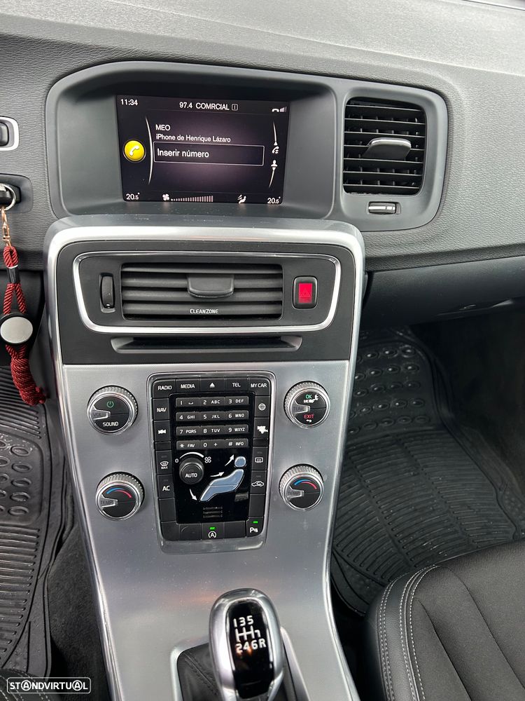 Volvo V60 2.0 D2 Momentum - 5