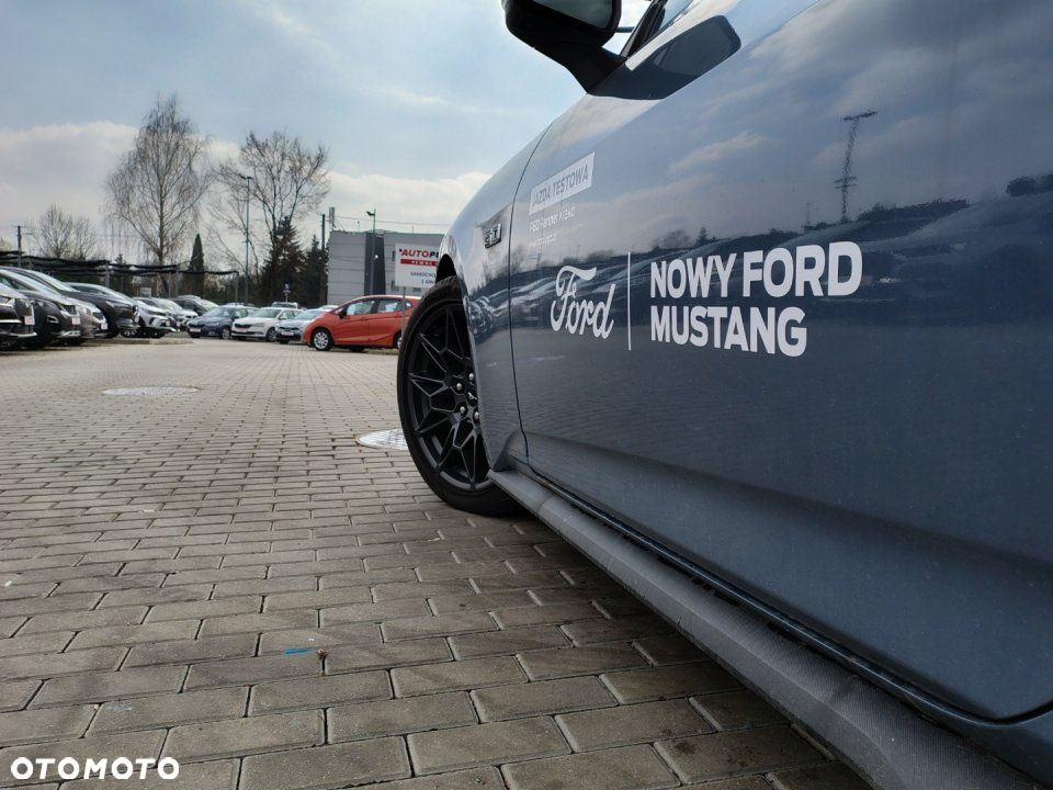 Ford Mustang - 25