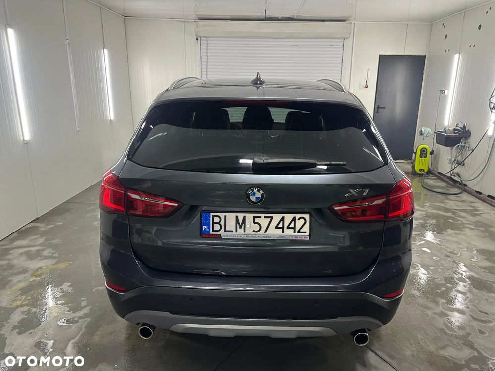 BMW X1 xDrive28i xLine - 4