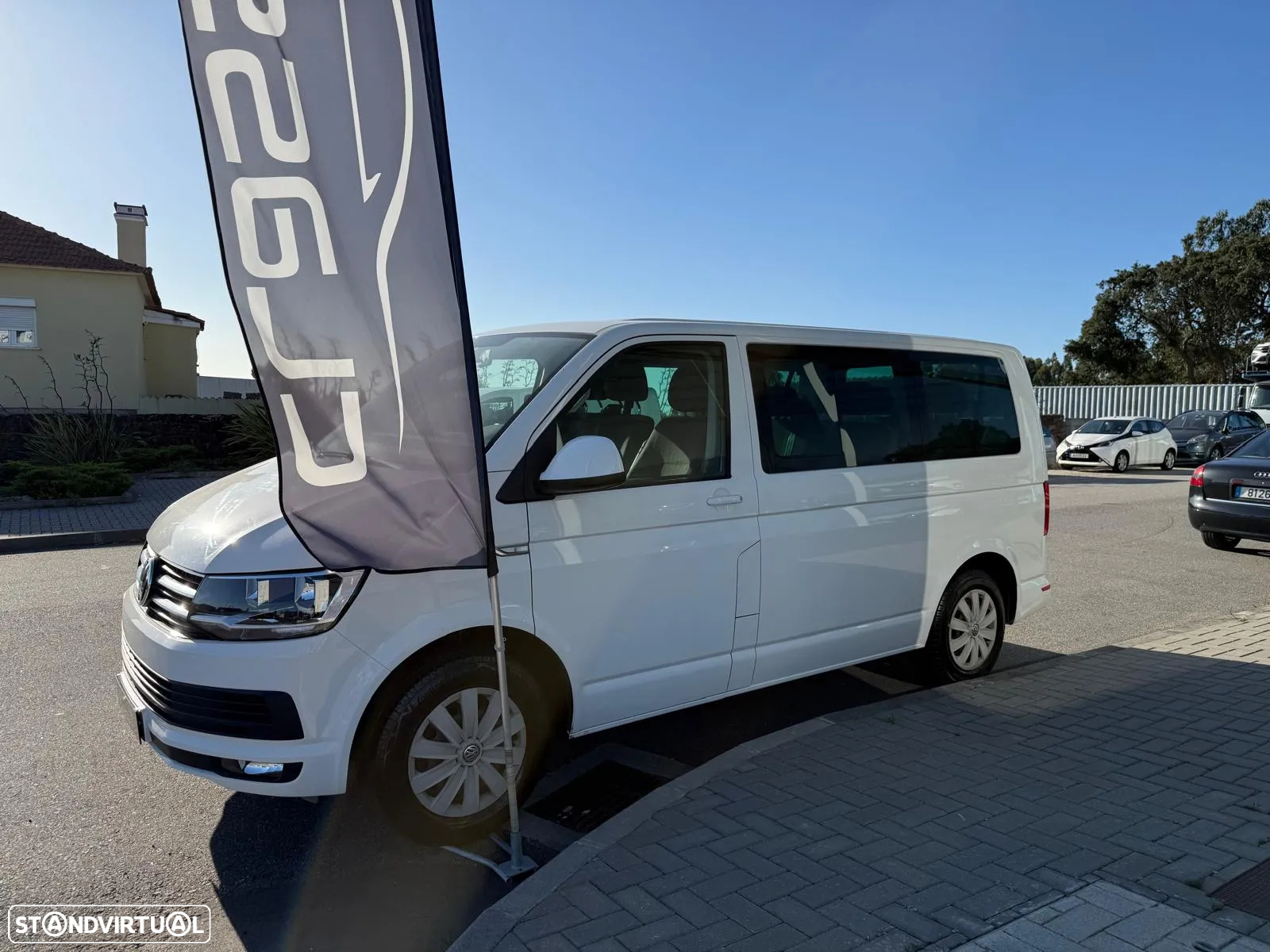 VW Caravelle 2.0 TDi BM Longa Comfortline - 3