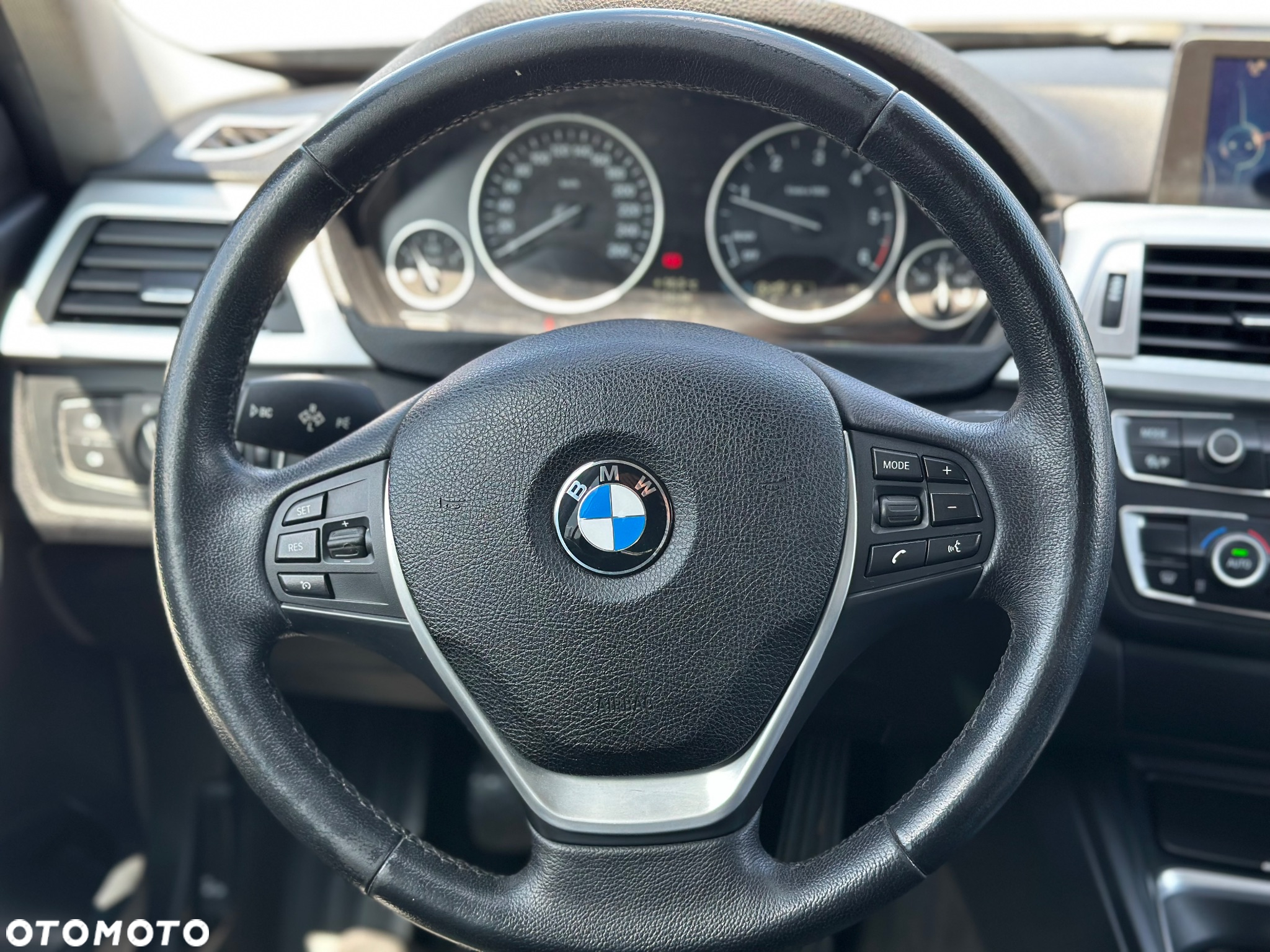BMW Seria 3 318d - 16