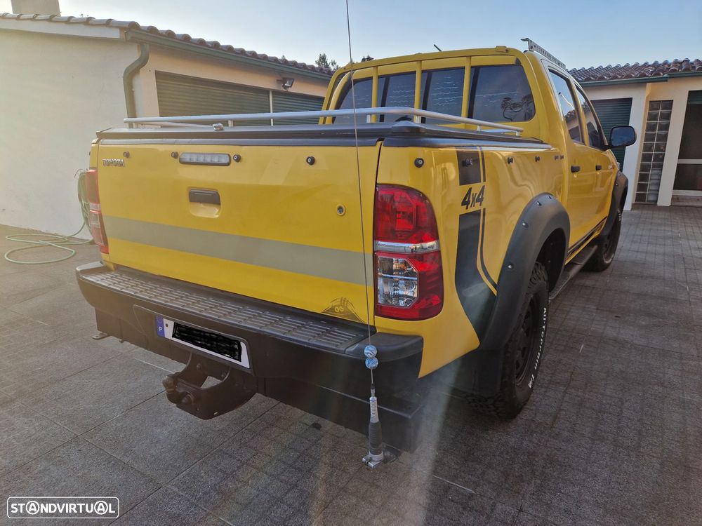 Toyota Hilux 4x4 Cabine Dupla - 2
