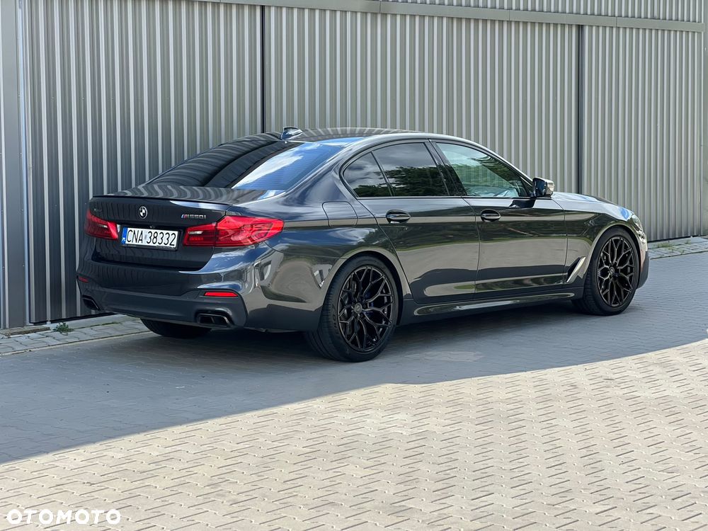 BMW Seria 5 M550i xDrive - 32