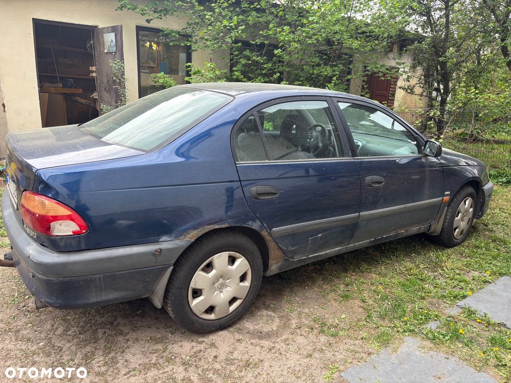 Toyota Avensis - 2