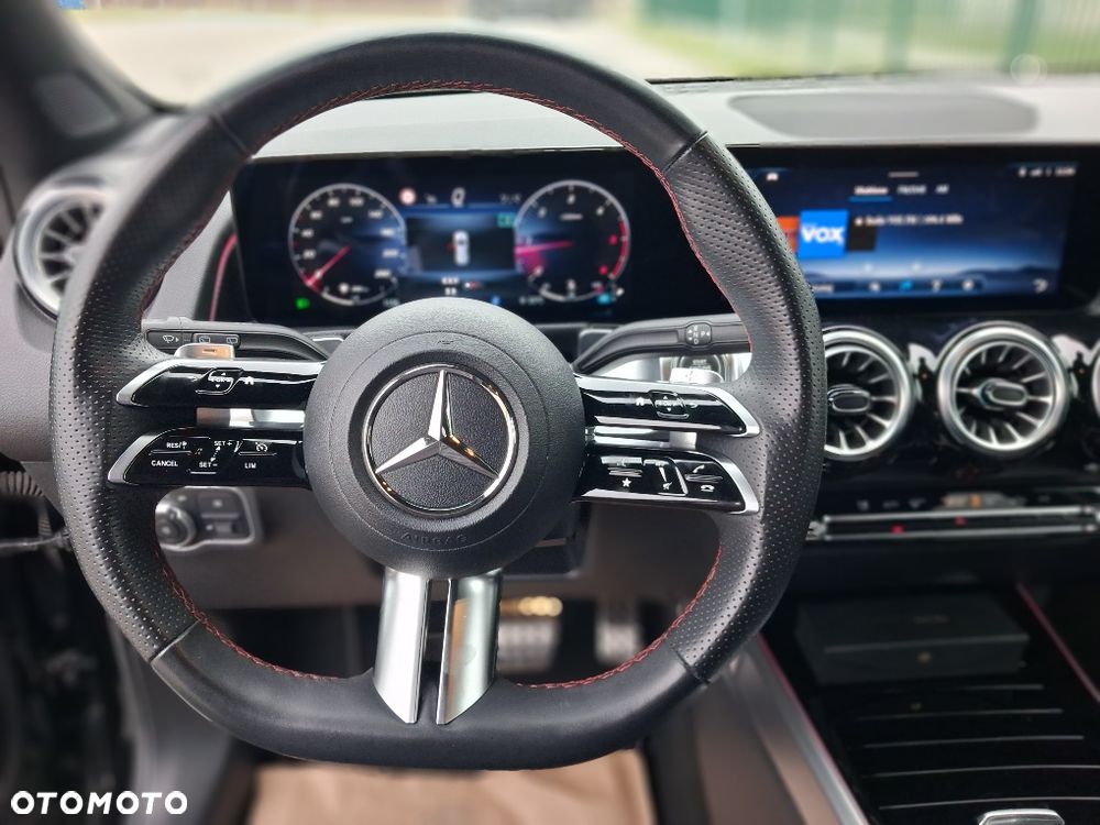 Mercedes-Benz GLB 200 d 4-Matic AMG Line 8G-DCT - 11
