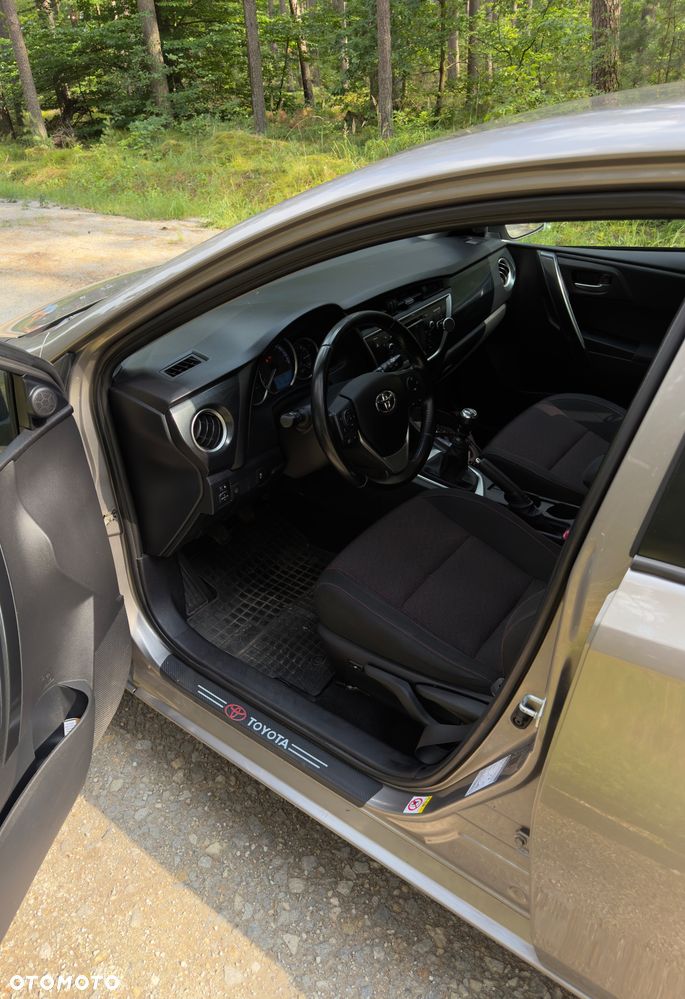 Toyota Auris 1.6 Premium - 6