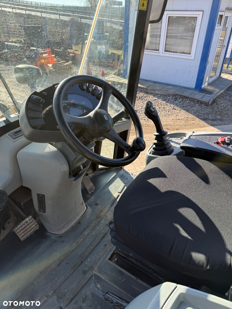 Caterpillar 908M - 16