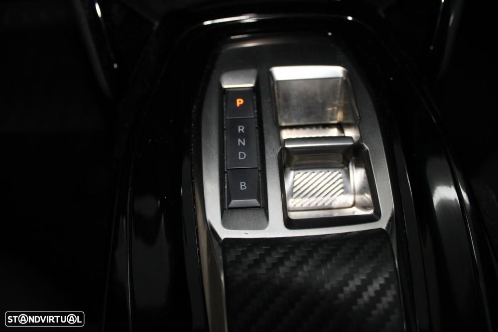 Peugeot e-2008 54 kWh Allure - 18